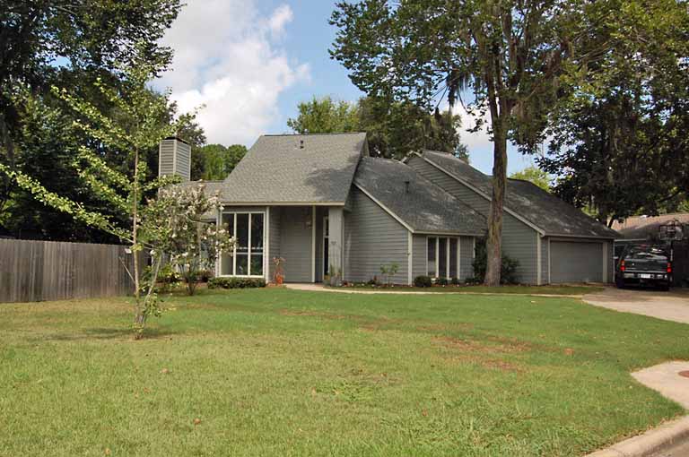 Go2REassistant can customize a virtual tour and brochure package for your listings. Call us today to schedule an appointment 334-320-7486.