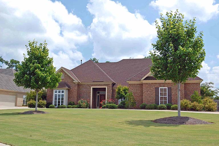 Go2REassistant can customize a virtual tour and brochure package for your listings. Call us today to schedule an appointment 334-320-7486.